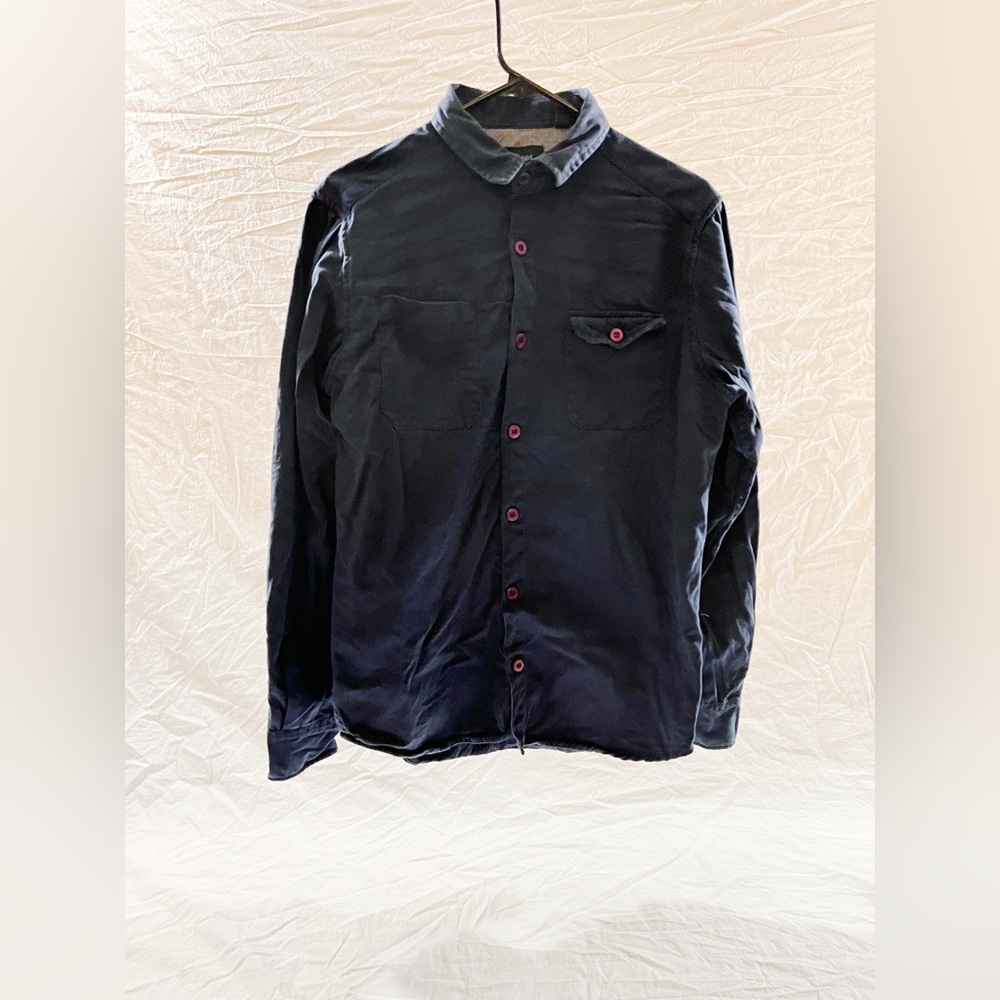 Men’s Globe Button Down